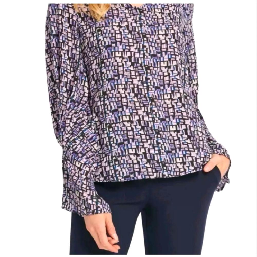 👗 👚Dkny blouse with pleated sleeves